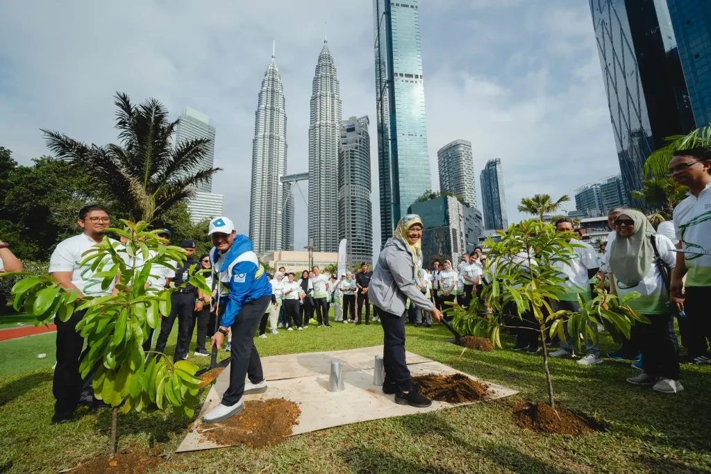 All eyes on the skyline as Datuk Sr Mohd Salem wins Malaysia Real Estate Personality